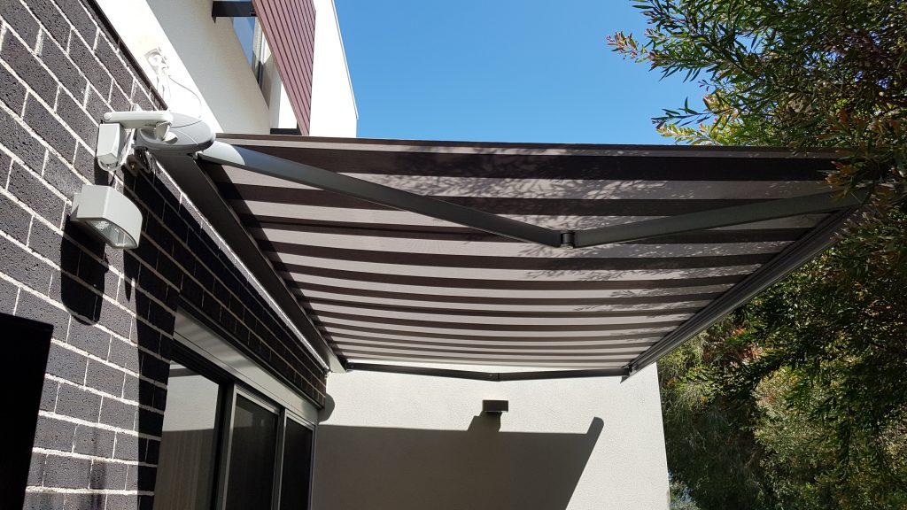 retractable awning, motorised retractable awning,