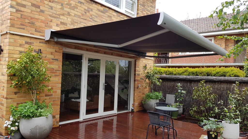 retractable awning, motorised retractable awning,